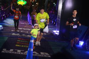 BIB: 41762
                            <button type="button" onclick="openModal(26275338)" class="btn btn-primary btn-sm float-right btn-popup" data-toggle="modal" data-target=".modal-high-quality">
                        <i class="fas fa-shopping-cart"></i> Add to Cart
                    </button>
                                            <button type="button" onclick="isThisMe(26275338, true)" class="btn btn-success btn-sm float-right btn-popup btn-isme hidden" data-toggle="tooltip" data-placement="bottom" title="นี่คือรูปของคุณใช่ไหม คลิกที่นี่เพื่อเอาเข้าอัลบั้ม">
                        <i class="fas fa-plus"></i> Add to album
                    </button>
                    <button type="button" onclick="isThisMe(26275338, false)" class="btn btn-warning btn-sm float-right btn-popup btn-isnotme hidden">
                        <i class="fas fa-ban"></i> Remove from album
                    </button>